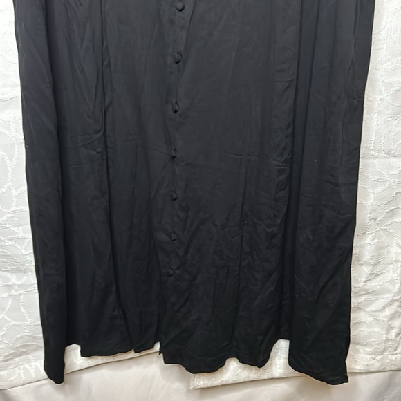 NWT TORRID black maxi dress. Decorative buttons down front of dress. Size 2X. - Picture 3 of 12